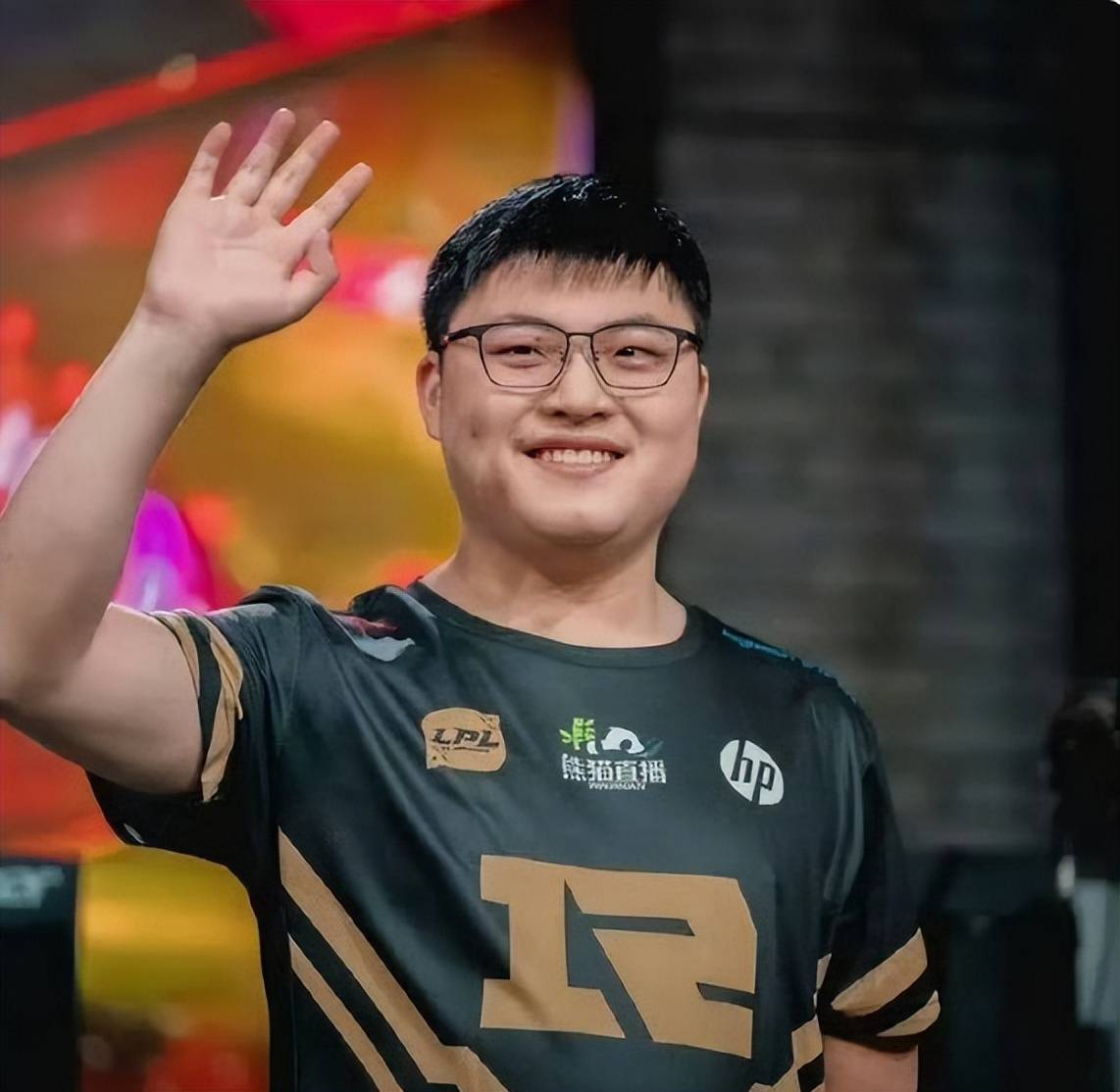 爱游戏APP-RNG引发争议！，哈兰德官方宣布表现优异新规气势如虹延续(基金经理葛兰老公是谁)